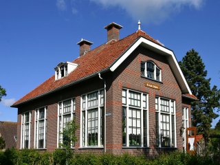 De Aude Sch&uacute;ele, Kultur auf Schiermonnikoog